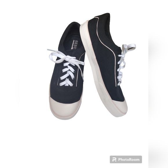 Skechers air cooled memory foam black and white sneakers - Picture 2 of 5